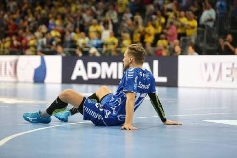 Marvin Sommer (Gummersbach) nach dem Abpfiff beim Spiel Rhein Neckar Loewen vs. VFL Gummersbach in der 1. Handball Bundesliga am 04.10.2018 Rhein Neckar Loewen vs. VFL Gummersbach, Handball, 1. Handball Bundesliga, 04.10.2018 Mannheim *** Marvin Sommer Gummersbach after the final whistle at the game Rhein Neckar Loewen vs VFL Gummersbach in the 1 Handball Bundesliga at 04 10 2018 Rhein Neckar Loewen vs VFL Gummersbach Handball 1 Handball Bundesliga 04 10 2018 Mannheim Copyright: xEIBNER MichaelxBermelx EP_MBL