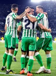Real Betis Lo Celso (C) jubilates a goal during the UEFA Europa League 2nd round match between Real Betis and Dudelange, at the Benito Villamarin stadium, in Seville, Andalusia, Spain, 04 October 2018. Real Betis vs. Dudelange !ACHTUNG: NUR REDAKTIONELLE NUTZUNG!  Copyright: xRaulxCarox SEV20 20181004-636742842358255618