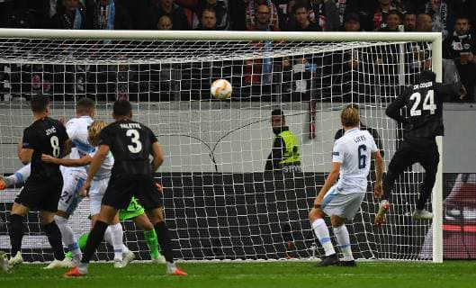 04 10 2018 xjhx Football UEFA Europa League Eintracht Frankfurt Lazio Rome emporer Danny da Costa Eintracht Frankfurt Goal scored the goal for the 1 0 DFB DFB REGULATIONS PROHIBIT ANY USE OF PHOTOGRAPHS as IMAGE SEQUENCES and or QUASI VIDEO Frankfurt am Main