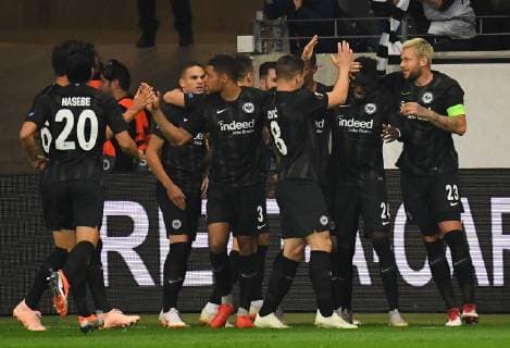 04 10 2018 xjhx Football UEFA Europa League Eintracht Frankfurt Lazio Rome emporer Sebastien Haller Eintracht Frankfurt Danny da Costa Eintracht Frankfurt celebrate the goal 1 0 DFB DFB REGULATIONS PROHIBIT ANY USE OF PHOTOGRAPHS as IMAGE SEQUENCES and or QUASI VIDEO Frankfurt am Main