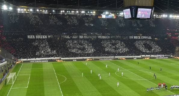 04 10 2018 xblx Football UEFA Europa League Eintracht Frankfurt Lazio Rome emspor v l Choreography of the fans before the match DFL DFB REGULATIONS PROHIBIT ANY USE OF PHOTOGRAPH as IMAGE SEQUENCES and or QUASI VIDEO Frankfurt am Main
