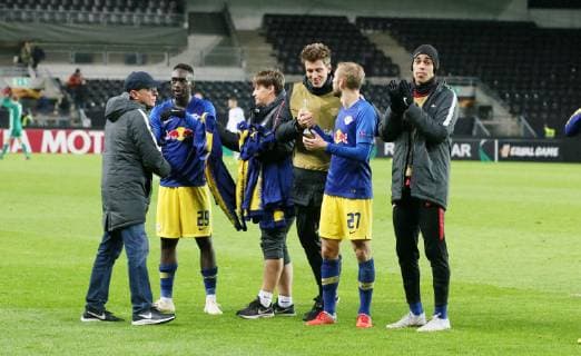 Trondheim RB Leipzig Soccer Euro League Trondheim 04 10 2018 Lerkendal Stadium Soccer UEFA Euro League Group B 2 Gameday Rosenborg BK Trondheim vs. RB Leipzig 1 3 Pictured left head coach Ralf Rangnick Jean Kevin Augustin Kit manager Claudia Richter Co Coach Lars Kornetka Konrad Laimer and Yussuf Poulsen all RB Leipzig after the whistle In accordance with the UEFA guidelines, it is prohibited to use or process photos taken in the stadium and or by the game in the form of sequence images and video-like photo series