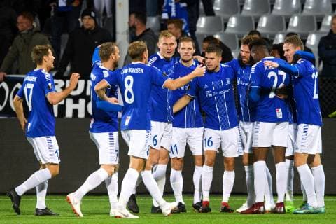 181004 Sarpsborg 08 celebrates after 1 0 by Patrick Mortensen of Sarpsborg 08 during the Europe League match between Sarpsborg 08 and Genk on October 4, 2018 in Sarpsborg Photo Fredrik Varfjell BILDBYRAN Code FV 150147  Copyright: FREDRIKxVARFJELL BB181004FV010