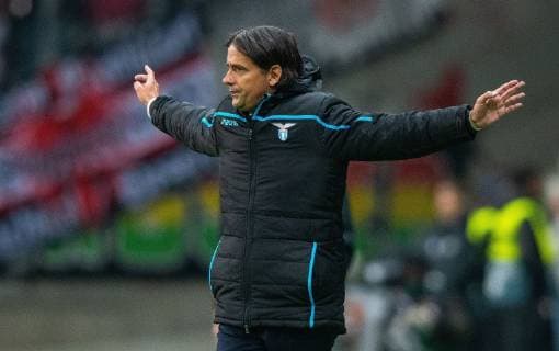 04 10 2018 xfux Football UEFA Europa League Eintracht Frankfurt Lazio Rome emspor v l Trainier Simone Inzaghi Lazio Rome gives instructions gesticulating gesturing with the arms gives instructions gesticulate gesticolando Frankfurt am Main