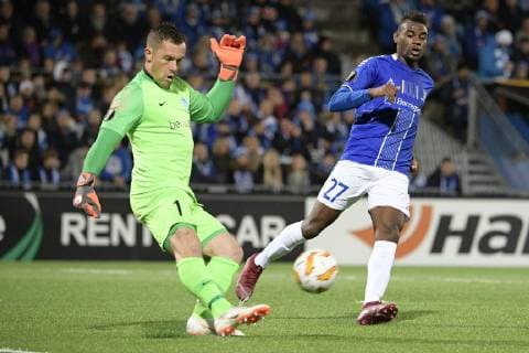 Genk s goalkeeper Danny Vukovic and Sarpsborg s Rashad Muhammed fight for the ball during a game of Belgian soccer team KRC Racing Genk against Norwegian Sarpsborg 08 FF, in Sarpsborg, Norway, Thursday 04 October 2018, on day two of the Europa League group stage in group I. YORICKxJANSENS  x05440794x