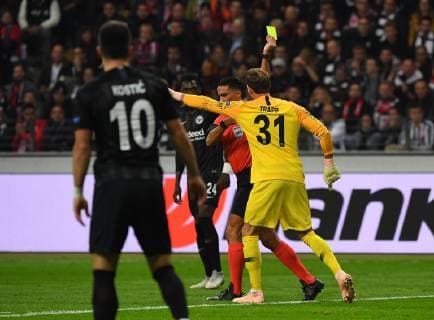 04 10 2018 xjhx Football UEFA Europa League Eintracht Frankfurt Lazio Rome emspor v 1 Kevin Trapp Eintracht Frankfurt DFL DFB REGULATIONS PROHIBIT ANY USE OF PHOTOGRAPHS as IMAGE SEQUENCES and or QUASI VIDEO Frankfurt am Main