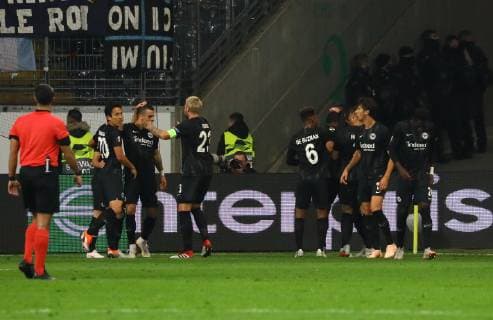 celebrate the goal 2
