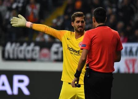 04 10 2018 xjhx Football UEFA Europa League Eintracht Frankfurt Lazio Rome emporer Kevin Trapp Eintracht Frankfurt DFL DFB REGULATIONS PROHIBIT ANY USE OF PHOTOGRAPH as IMAGE SEQUENCES and or QUASI VIDEO Frankfurt am Main