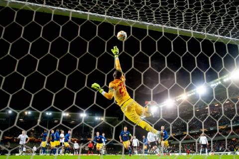181004 Goalkeeper Yvon Mvogo or RB Leipzig with a save during the Europa League match between Rosenborg and RB Leipzig on October 4, 2018 in Trondheim Photo Jon Olav Nesvold BILDBYRAN Code JE 160318  Copyright: JONxOLAVxNESVOLD BB181004JE058