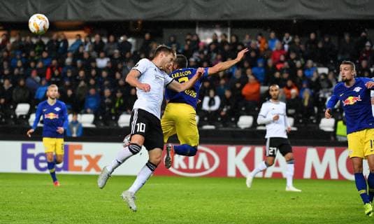 Fotball Menn UEFA Europa League Rosenborg - RB Leipzig Lerkendal Stadium, Trondheim, Norway 4 oktober 2018 Rosenborgs Matthias Vilhjalmsson (V) i duell med RB Leipzig s Marcelo Saracchi Foto : Arve Johnsen, Digitalsport 