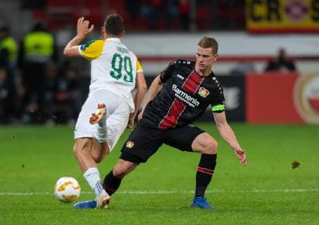 Leverkusen Germany 04 10 2018 UEFA Europa League 2018 19 Season Preliminary Round Group Stage Group A 2 Gameday Bayer 04 Leverkusen AEK Larnaka Apostolos Giannou AEK Lars Bender B04 in duel DeFodi512