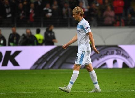 04 10 2018 xjhx Football UEFA Europa League Eintracht Frankfurt Lazio Rome emspor v1 Dusan Basta Lazio Red card to receive a yellow red card DFL DFB REGULATIONS PROHIBIT ANY USE OF PHOTOGRAPH as IMAGE SEQUENCES and or QUASI VIDEO Frankfurt am Main