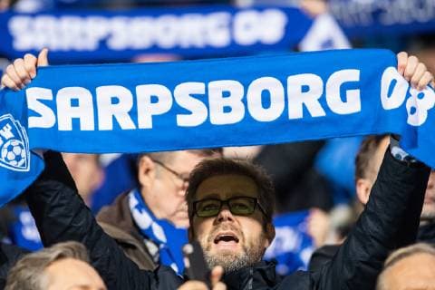 181004 Supporter of Sarpsborg 08 pre-Europe League match between Sarpsborg 08 and Genk on October 4, 2018 in Sarpsborg Photo Fredrik Varfjell BILDBYR N code FV 150147  Copyright: FREDRIKxVARFJELL BB181004FV012