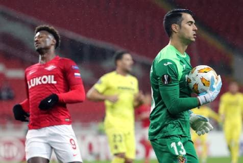 MOSCOW, RUSSIA â€“ OCTOBER 4, 2018: FC Spartak Moscow s Ze Luis (L) and Villarreal s goalkeeper Andres Fernandez in their 2018 19 UEFA Europa League Group G Round 2 football match at Otkrytie Arena Stadium. Sergei Fadeichev TASS  TS09294E