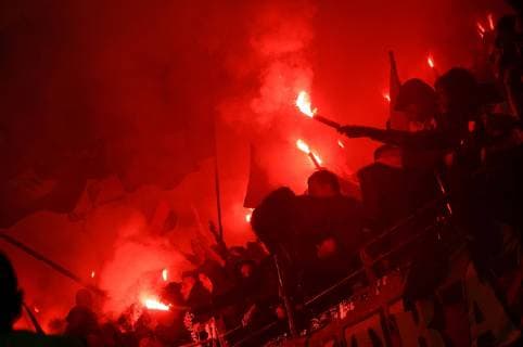 04 10 2018 xjhx Football UEFA Europa League Eintracht Frankfurt Lazio Rome emspor v l Fans Eintracht Frankfurt Mood Scarves bengalos DFL DFB REGULATIONS PROHIBIT ANY USE OF PHOTOGRAPHS as IMAGE SEQUENCES and or QUASI VIDEO Frankfurt am Main