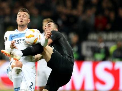 Germany Frankfurt am Main Commerzbank Arena 04 10 2018 Football UEFA Europa League Eintracht Frankfurt Lazio Rome Picture v lk Sergei Milinkovic Savic Lazio Rome 21 and Filip Kostic Eintracht Frankfurt 10 Copyright: HMBxMedia xHeikoxBecker