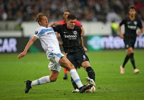 04 10 2018 Football UEFA Europa League 2018 2019 Group Stage 2 Gameday Eintracht Frankfurt Lazio at the Commerzbank Arena Frankfurt Lucas Leiva Lazio Rome in a duel with Luka Jovic Eintracht Frankfurt DFL and DFB regulations prohibit any use of images as image sequences and or almost video