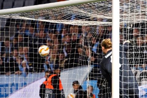 181004 Andreas Vindheim of Malmö FF scores 1 0 behind Goalkeeper Loris Karius of Besiktas during the Europe League group stage match between Malmö FF and Besiktas on October 4, 2018 in Malmö Photo Ludvig Thunman BILDBYRAN Code LT 35544  Copyright: LUDVIGxTHUNMAN BB181004LT037