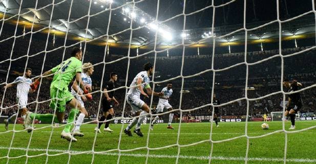 04 10 2018 xfux Soccer UEFA Europa League Eintracht Frankfurt Lazio Rome emspor v Silvio Proto Lazio Roma Filip Kostic Eintracht Frankfurt Goal scored the 2 1 goal for Frankfurt