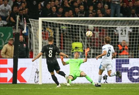 04 10 2018 Football UEFA Europa League 2018 2019 Group stage 2 Gameday Eintracht Frankfurt Lazio at the Commerzbank Arena Frankfurt Goal to the 3 1 goalkeeper Luka Jovic Eintracht Frankfurt in a duel with goalkeeper Silvio Proto Lazio Rome and Lucas Leiva Lazio Rome DFL and DFB regulations prohibit any use of photographs as image sequences or quasi video