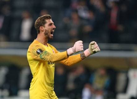 04 10 2018 Football UEFA Europa League 2018 2019 Group stage 2 Gameday Eintracht Frankfurt Lazio at the Commerzbank Arena Frankfurt Cheers Goalkeeper Kevin Trapp Eintracht Frankfurt at the gate to the 3 1 DFL and DFB regulations prohibit any use of images as image sequences and or quasi Video