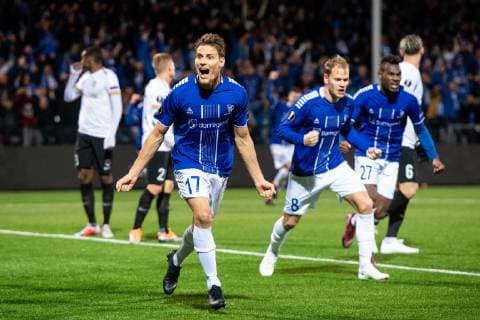 181004 Kristoffer Zachariassen or Sarpsborg 08 celebrates after 2 1 during the Europe League match between Sarpsborg 08 and Genk on October 4, 2018 in Sarpsborg Photo Fredrik Varfjell PICTURE BODY N Code FV 150147  Copyright: FREDRIKxVARFJELL BB181004FV020