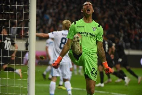04 10 2018 GER Frankfurt am Main Commerzbank Arena UEFA Europa League Eintracht Frankfurt SSE Lazio Rome Frustration with goalkeeper Silvio Proto Lazio Rome DFL regulations prohibit any use of images as image sequences or quasi video