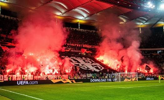04 10 2018 xfux Football UEFA Europa League Eintracht Frankfurt Lazio Rome emspor v l Fans Eintracht Frankfurt Mood Scarves Pyrotechnics Pyro Smoke Fire Rampage Bengalos Smoke Bombs pirotecnica fumo fuoco Frankfurt am Main
