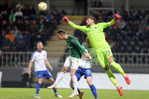 JABLONEC 04.10.2018 PILKA NOZNA FOOTBALL LIGA EUROPY - UEFA EUROPA LEAGUE FK JABLONEC - DYNAMO KIEV NZ. JAN CHRAMOSTA (FK JABLONEC) DENIS BOIKO (DYNANO) FOT. MICHAL CHWIEDUK FOKUSMEDIA NEWSPIX.PL --- Newspix.pl  181004CHW059