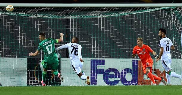04.10.2018 Poltava(Ukraine) FC Vorskla-Sporting CP Europa League men s football Bruno Gaspar(2L),Romain Salin(3L) Sporting CP in defence during match with Volodymyr Chesnakov(L) FC Vorskla :Str 