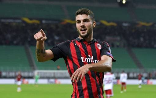 IPP20181004 Football - soccer: UEFA Europa League 2018 2019, AC Mailand - Olympiakos Piräus, patrick cutrone esulta dopo il gol del 3-1 (Verwendung nur in Deutschland - GERMANY ONLY) *** IPP20181004 Football soccer UEFA Europa League 2018 2019 AC Milan Olympiacos Piraeus patrick cutrone esopho dopo il gol del 3 1 Use only in Germany GERMANY ONLY 