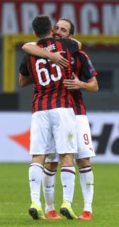 IPP20181004 Football - soccer: UEFA Europa League 2018 2019, AC Mailand - Olympiakos Piräus, gonzalo higuain esulta con patrick cutrone dopo il gol del 2-1 (Verwendung nur in Deutschland - GERMANY ONLY) *** IPP20181004 Football soccer UEFA Europa League 2018 2019 AC Milan Olympiacos Piraeus gonzalo higuain esulta con patrick cutrone dopo il gol del 2 1 Use only in Germany GERMANY ONLY 