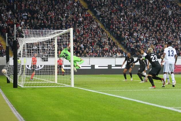 Goal to 1 0 by Danny da Costa Eintracht Frankfurt No 24 against Goalkeeper Silvio Proto Lazio Rome 24 Eintracht Frankfurt Lazio Rome Soccer UEFA Euro League Season 2018 2019 Home Match 04 10 2018
