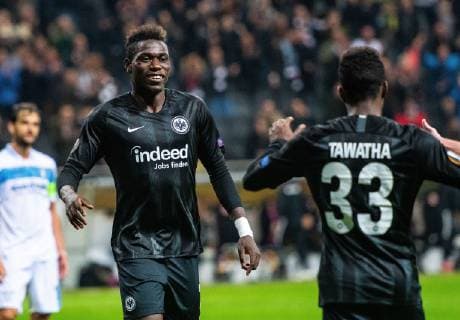 04 10 2018 xfux Football UEFA Europa League Eintracht Frankfurt Lazio Rome emspor v Danny da Costa Eintracht Frankfurt Taleb Tawatha Eintracht Frankfurt Torjubel Goal celebration celebrate the goal to 4 1 Frankfurt am Main