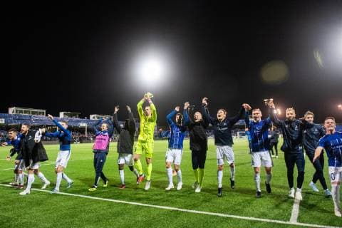 181004 Players of Sarpsborg 08 celebrates after the Europe League match between Sarpsborg 08 and Genk on October 4, 2018 in Sarpsborg Photo Fredrik Varfjell PICTURE BODY N Code FV 150147  Copyright: FREDRIKxVARFJELL BB181004FV027