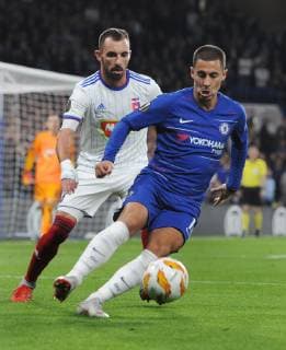 Football - 2018 2019 Europa League - Group L: Chelsea - MOL Vidi Eden Hazard of Chelsea and Attila Fiola of Vidi, at Stamford Bridge. COLORSPORT ANDREW COWIE 