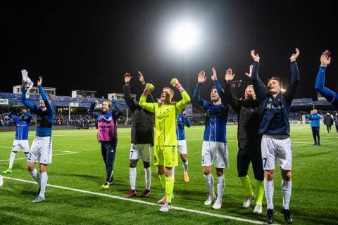 181004 Players of Sarpsborg 08 celebrates after the Europe League match between Sarpsborg 08 and Genk on October 4, 2018 in Sarpsborg Photo Fredrik Varfjell PICTURE BODY N Code FV 150147  Copyright: FREDRIKxVARFJELL BB181004FV029