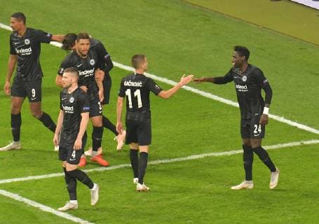 04 10 2018 xblx Soccer UEFA Europa League Eintracht Frankfurt Lazio Rome emspor vl Mijat Gacinovic Eintracht Frankfurt Danny da Costa Eintracht Frankfurt Goal scored Goal to 4 1 celebrate the goal Torjubel DFL DFB REGULATIONS PROHIBIT ANY USE OF PHOTOGRAPH as IMAGE SEQUENCES and or QUASI VIDEO Frankfurt am Main Main