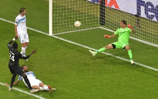 04 10 2018 xblx Football UEFA Europa League Eintracht Frankfurt Lazio Rome emporer Danny da Costa Eintracht Frankfurt Goal scored Goal to the 4 1 DFB DFB REGULATIONS PROHIBIT ANY USE OF PHOTOGRAPHS as IMAGE SEQUENCES and or QUASI VIDEO Frankfurt am Main