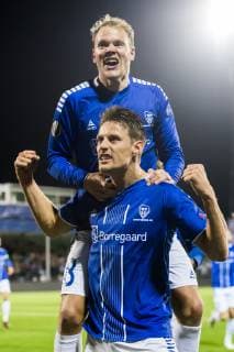 181004 Kristoffer Zachariassen or Sarpsborg 08 celebrates after scoring 2 1 during the Europe League match between Sarpsborg 08 and Genk on October 4, 2018 in Sarpsborg Photo Fredrik Varfjell BILDBYRAN Code FV 150147  Copyright: FREDRIKxVARFJELL BB181004FV033
