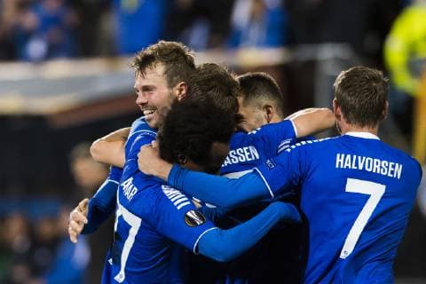 181004 Patrick Mortensen of Sarpsborg 08 celebrates with his teammates after scoring 3 1 during the Europe League match between Sarpsborg 08 and Genk on October 4, 2018 in Sarpsborg Photo Fredrik Varfjell BILDBYRAN Code FV 150147  Copyright: FREDRIKxVARFJELL BB181004FV035