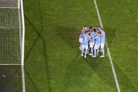181004 Markus Rosenberg or Malmö FF celebrates with teammates after scoring the 2 0 goal from the penalty spot during the Europa League group stage match between Malmö FF and Besiktas on 4 October 2018 in Malmö Photo Petter Arvidson BILDBYR N kode PA 92119  Copyright: PETTERxARVIDSON BB181004PA080