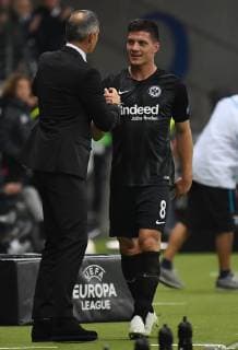04 10 2018 xjhx Soccer UEFA Europa League Eintracht Frankfurt Lazio Rome emspor v l Coach Adolf Adi Huetter Eintracht Frankfurt Luka Jovic Eintracht Frankfurt Substitution Substitution DFL DFB REGULATIONS PROHIBIT ANY USE OF PHOTOGRAPH as IMAGE SEQUENCES and or QUASI VIDEO Frankfurt am Main