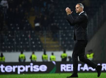 04 10 2018 xjhx Football UEFA Europa League Eintracht Frankfurt Lazio Rome emspor v l Coach Adolf Adi Huetter Eintracht Frankfurt gives instructions gesticulating gestures with the arms gives instructions gesticulate DFL DFB REGULATIONS PROHIBIT ANY USE OF PHOTOGRAPHS as IMAGE SEQUENCES and or QUASI VIDEO Frankfurt am Main