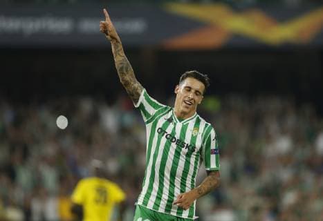 Partido de la Europa League entre el Betis y el Dudelange en el Villamarin. En la imagen, Tello celebra su gol. Europa League match between Betis and Dudelange. In this picture, Tello celebrates his goal. 