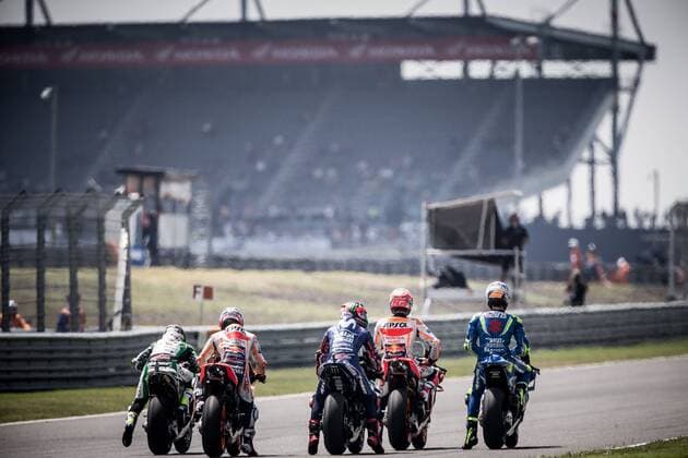 Sport Bilder des Tages MARC MARQUEZ - SPANISH - REPSOL HONDA TEAM - HONDA ALEX RINS - SPANISH - TEAM SUZUKI ECSTAR - SUZUKI MAVERICK VINALES - SPANISH - MOVISTAR YAMAHA MotoGP - YAMAHA DANI PEDROSA - SPANISH - REPSOL HONDA TEAM - HONDA CAL CRUTCHLOW - BRITISH - LCR HONDA CASTROL - HONDA MOTO : Grand prix de Thailande - Buriram - 05 10 2018 VincentGuignet Panoramic 