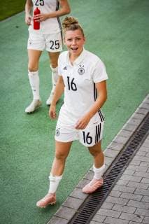 GER DFB International Friendlies 06 10 2018 Stadion Essen Essen GER DFB International Friendlies DFB REGULATIONS PROHIBIT ANY USE OF PHOTOGRAPH AS IMAGE SEQUENCES AND OR QUASI VIDEO Pictured picture shows Linda Dallmann DFB Women 16 after the match nordphotox xRauch nph00251
