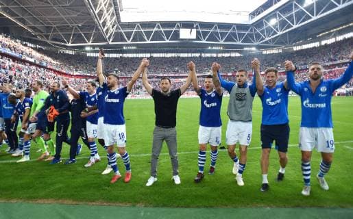 06 10 2018 Soccer GER Season 2018 2019 1 Bundesliga 7 Gameday Fortuna Duesseldorf FC Schalke 04 Schalke players celebrate with their coach Domenico Tedesco FC Schalke 04 mi victory DFL REGULATIONS PROHIBIT ANY USE OF PHOTOGRAPHS AS IMAGE SEQUENCES AND OR QUASI VIDEO Team2