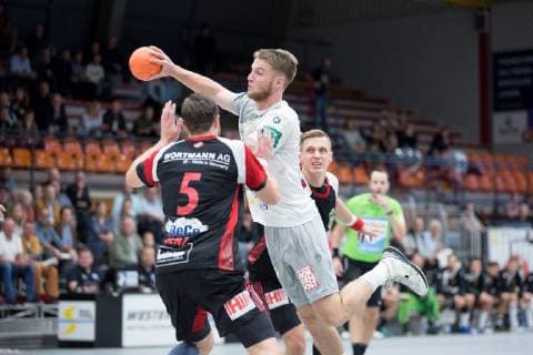 Luebbecke Germany 06 10 2018 2 HBL 2018 2019 TuS N Luebbecke vs HC Elbflorenz Dresden LR Jo Gerrit Genz Luebbecke Nils Kretschmer Elbflorenz Luebbecke North Rhine Westphalia Germany Merkur Arena