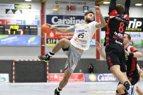 Sebastian Gress HC ELbflorenz Dresden 25 v Jens Bechtloff TuS N Luebbecke 8 right TuS N Luebbecke vs HC Elbflorenz Dresden Handball 2 Bundesliga 06 10 2018 TuS N Luebbecke vs HC Elbflorenz Dresden Handball 2 Bundesliga 06 10 2018 Luebbecke Copyright: xEIBNER JanxStrohdiekx EP_JSK